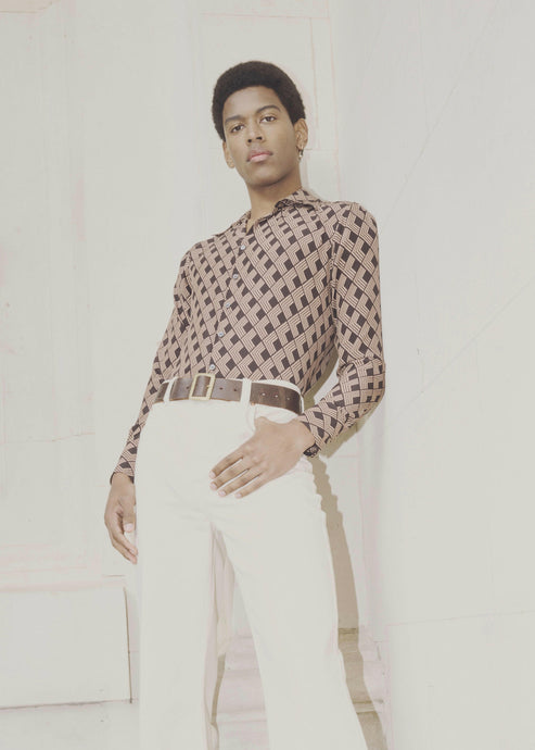 CAMEL/CHOCOLATE GEOMETRIC PRINT SILK SHIRT.