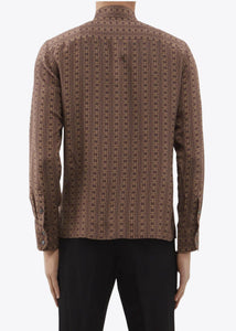 CHOCOLATE/CAMEL CHAIN PRINT SILK SHIRT.