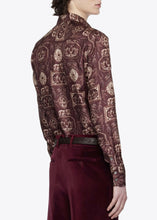 Load image into Gallery viewer, BERRY/CREAM TOILE PRINT SILK SHIRT.
