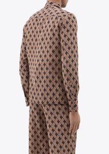 CAMEL/CHOCOLATE GEOMETRIC PRINT SILK SHIRT.