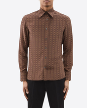 Load image into Gallery viewer, Man wearing a brown patterned shirt on a white background
