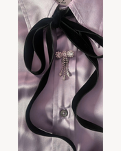 Load image into Gallery viewer, DUSTY LILAC SILK SATIN SHIRT WITH VELVET NECK-TIE - 73LONDON
